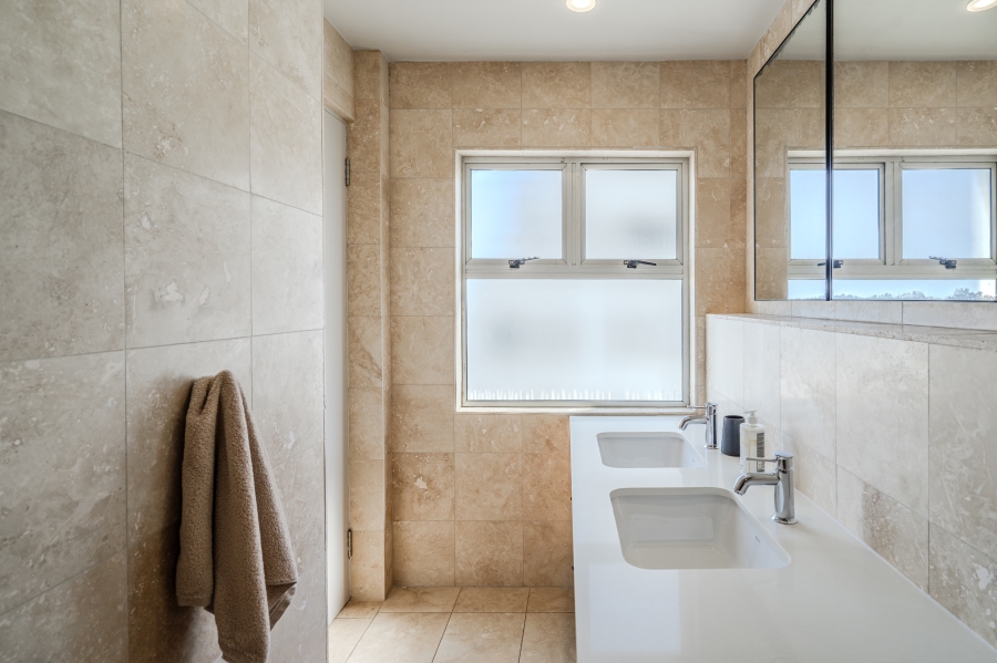 2 Bedroom Property for Sale in Sea Point Western Cape